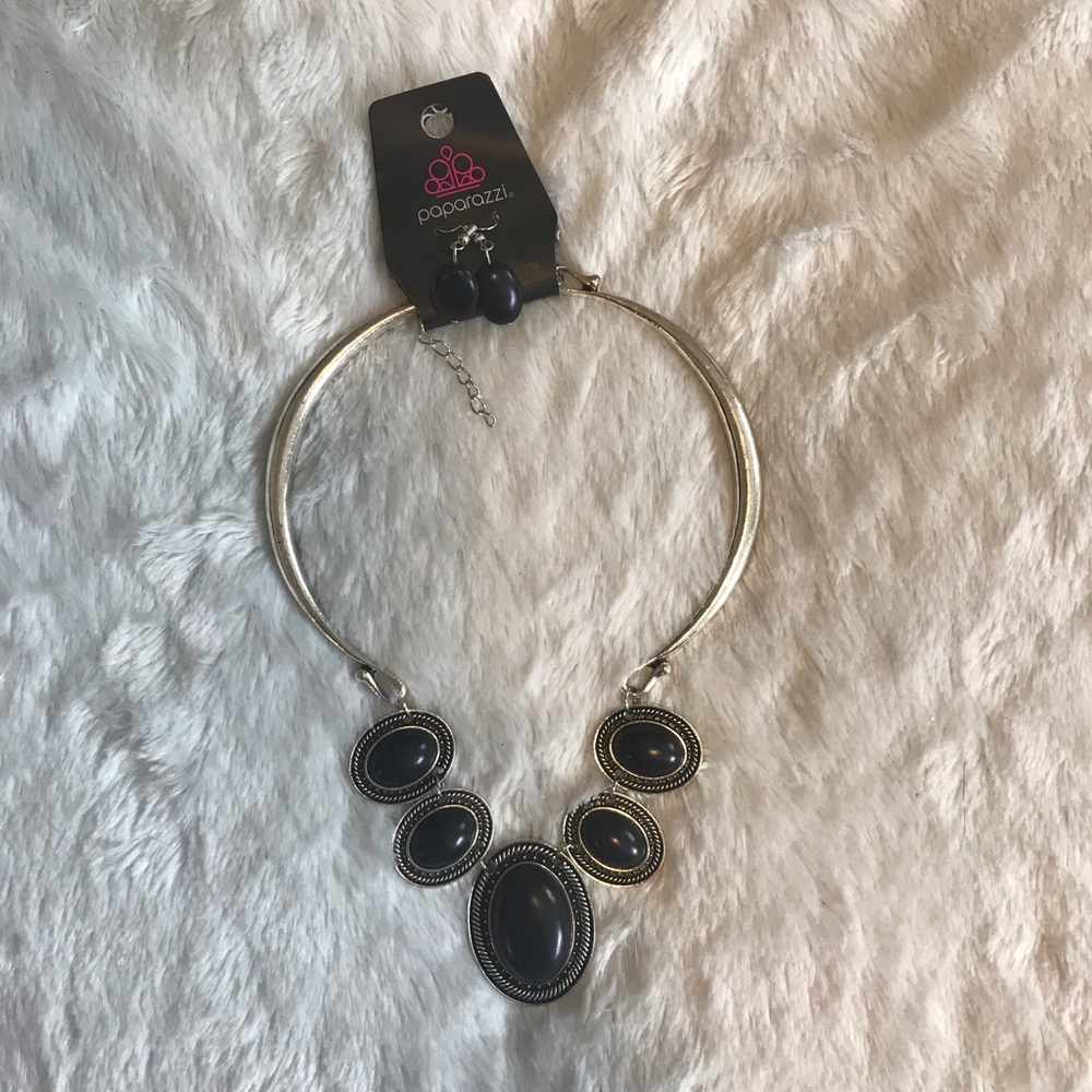 Paparazzi necklace silver and black